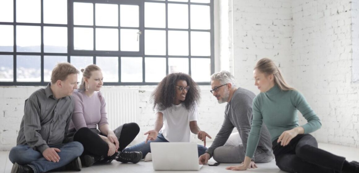 pexels-andrea-piacquadio-3863787