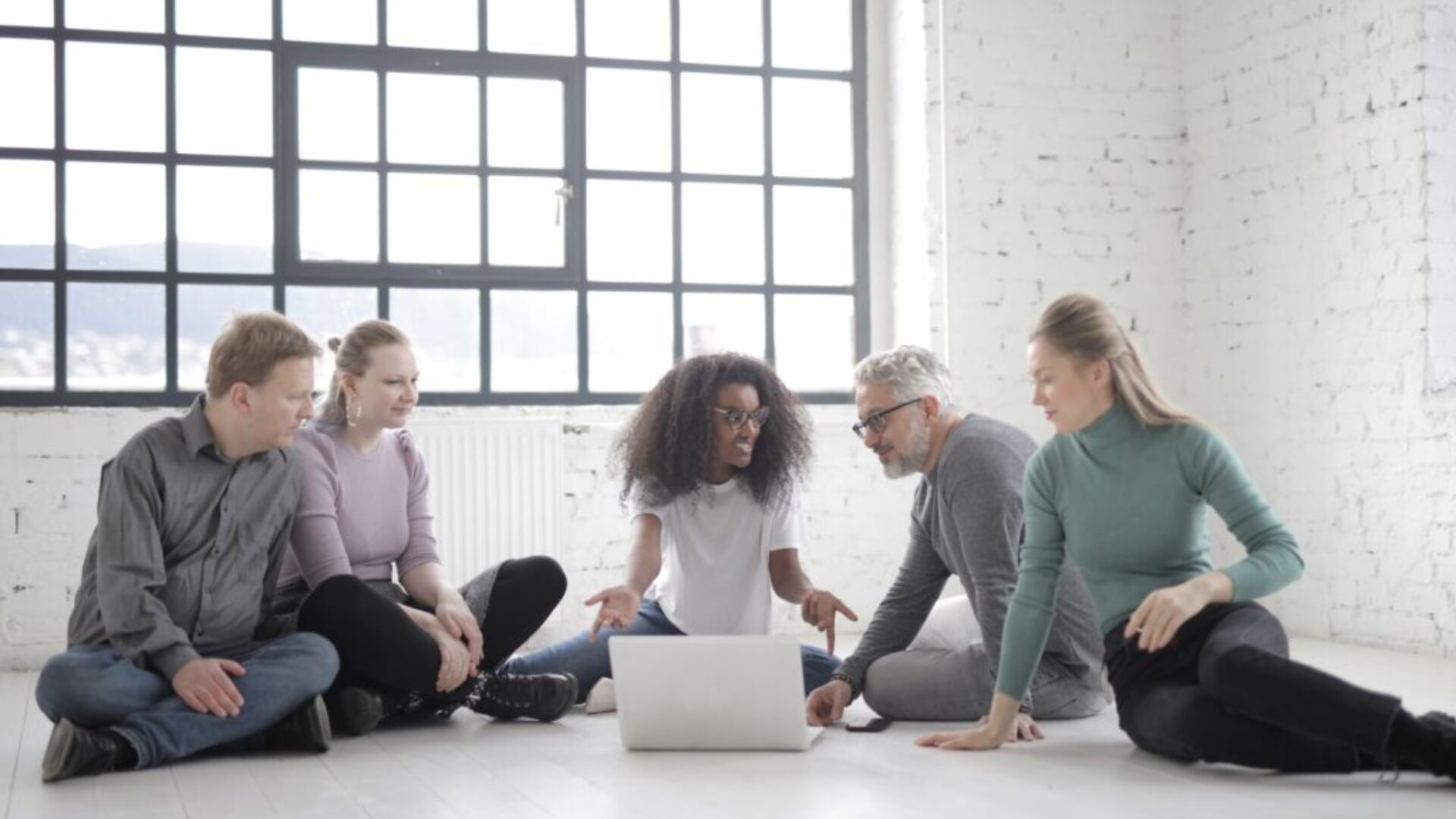 pexels-andrea-piacquadio-3863787