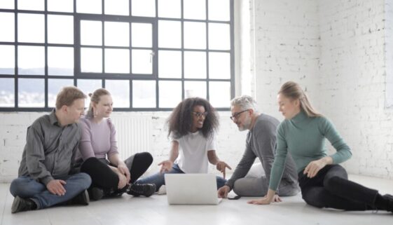 pexels-andrea-piacquadio-3863787